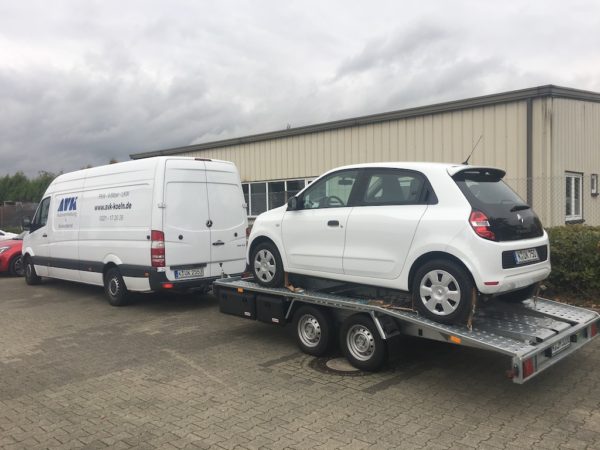 AVK Autovermietung und Kurierdienst Köln Renault Twingo abschleppen