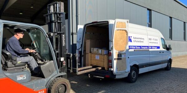 avk-kuriuerdienst-koeln-produktion-lieferung-transporter